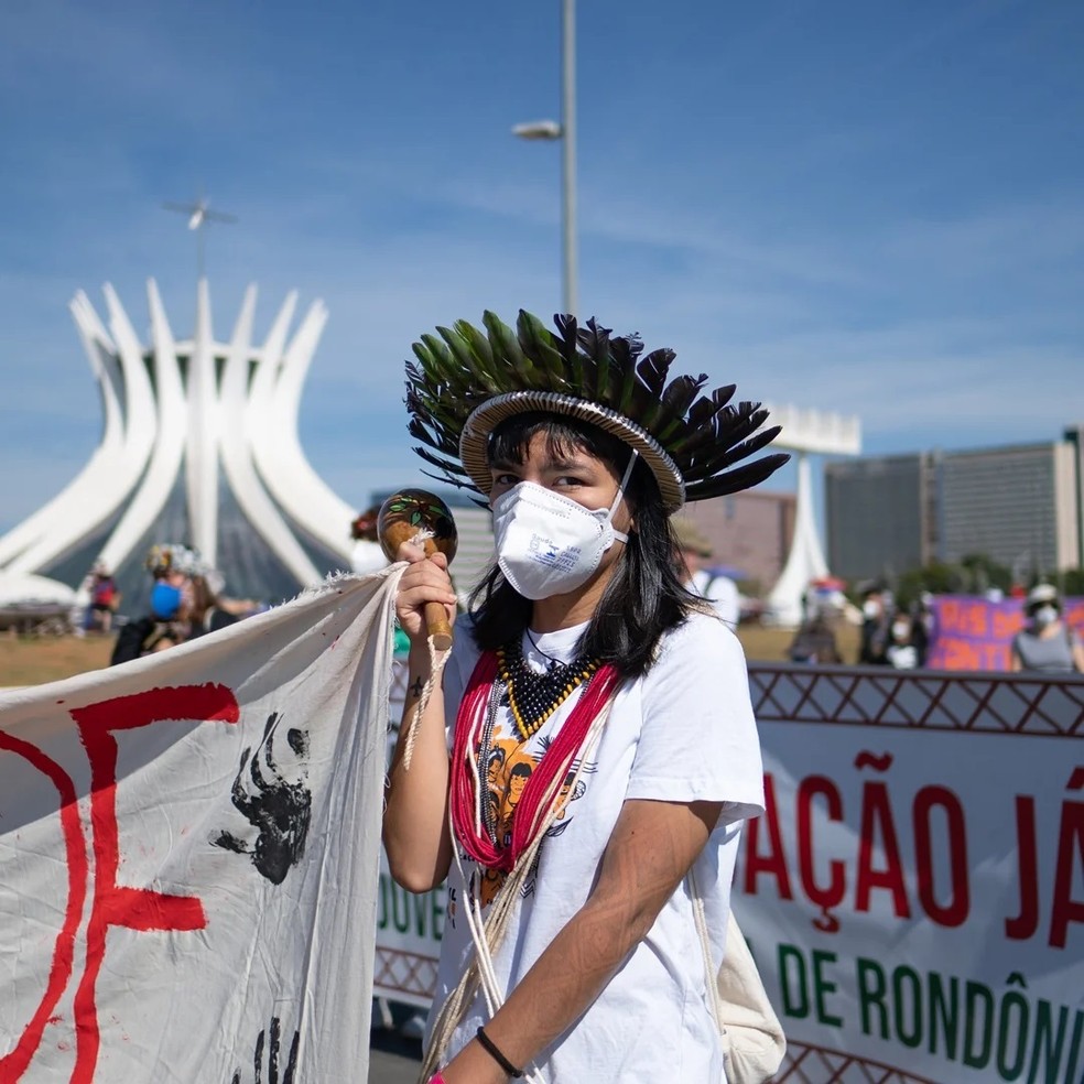 Quem é Txai Suruí, indígena e única brasileira que discursou na COP26 -  Jaru Online