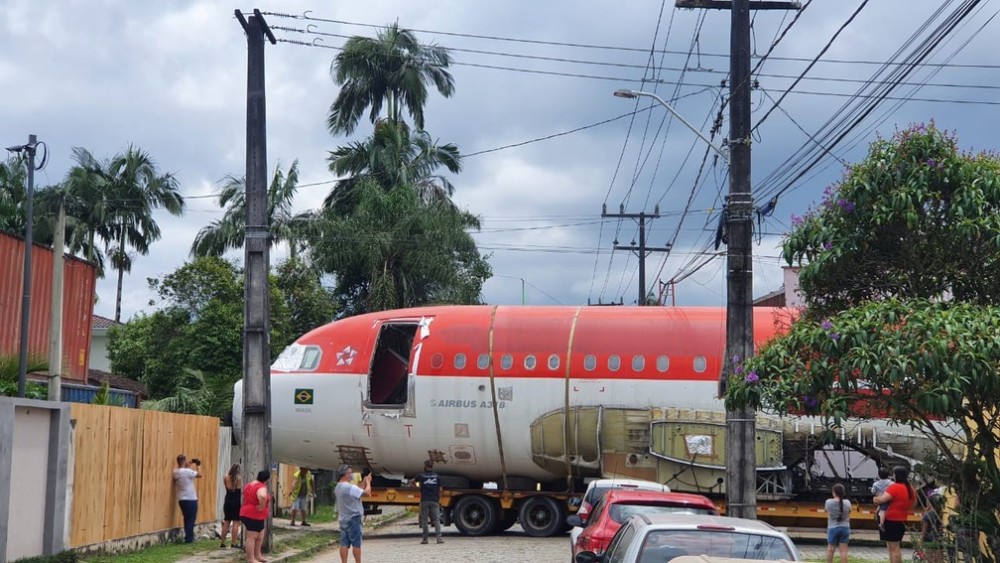 Casal de empresários compra Airbus A318 e transporte do avião vira atração  no Paraná - Jaru Online