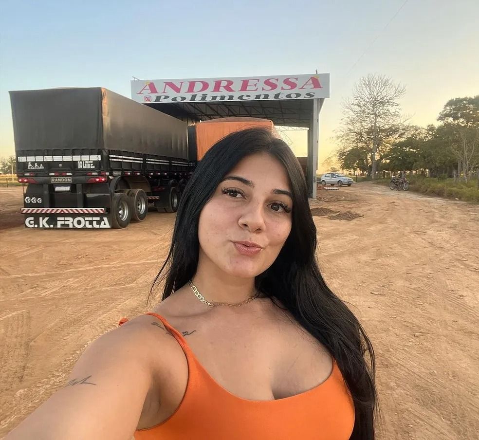 Jovem polidora de tanques vira influencer ao mostrar rotina de